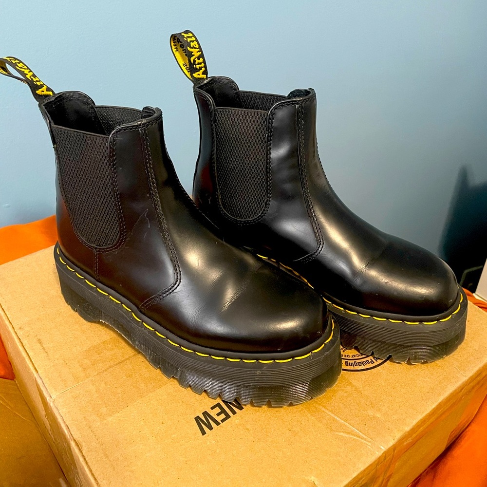 DR MARTENS 2976 QUAD PLATFORM